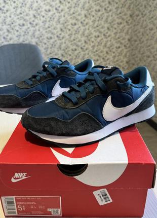 Кроссовки nike 38