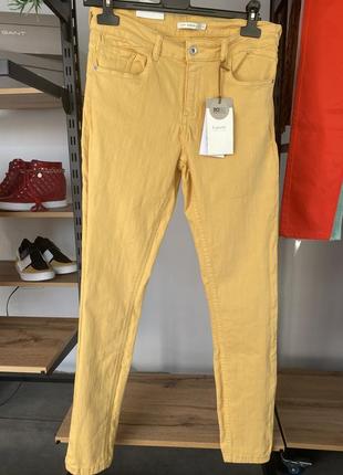 Джинсы горчичные узкие размер 31