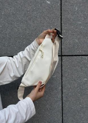 Бананка белая молочная 102 поясная сумка через плечо