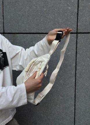 Бананка белая молочная 102 поясная сумка через плечо