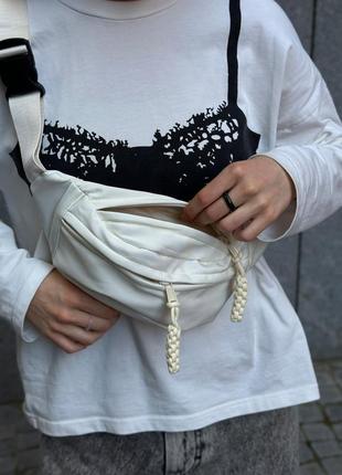 Бананка белая молочная 102 поясная сумка через плечо