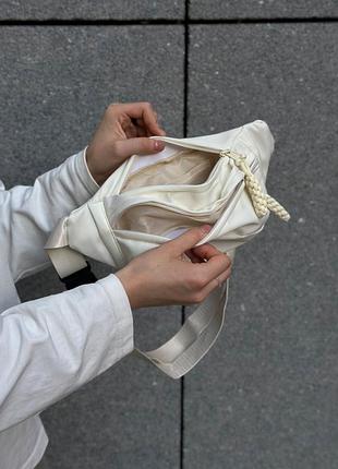 Бананка белая молочная 102 поясная сумка через плечо