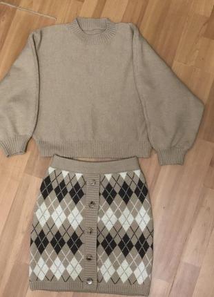 Костюм вʼязаний з юбкою