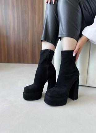 Ботильйони чорні жіночі замшеві на високому каблуку та платформі демісезонні осінні...