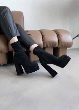 Ботильйони чорні жіночі замшеві на високому каблуку та платформі демісезонні осінні...