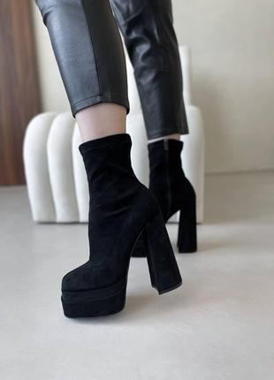 Ботильйони чорні жіночі замшеві на високому каблуку та платформі демісезонні осінні...
