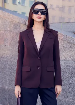 Класичний піджак прямого крою з гудзиками