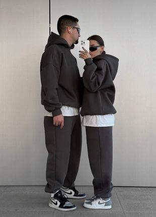 Famili look 
женский костюм 
и 
мужской костюм