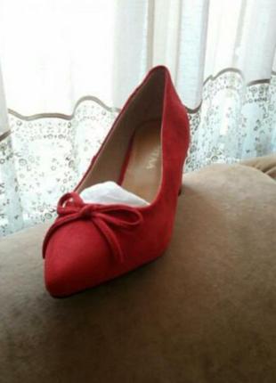 Новые стильные замшевые туфельки туфли на устойчивом каблуке