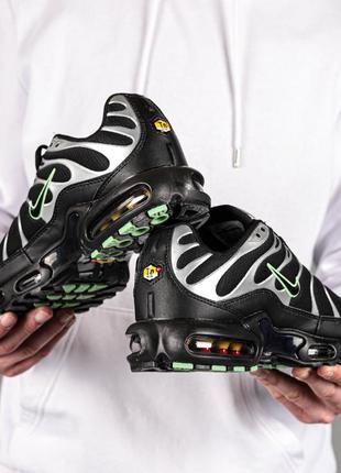 Кросівки nike air max plus black green strike8 фото