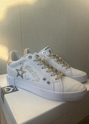 Кеди guess