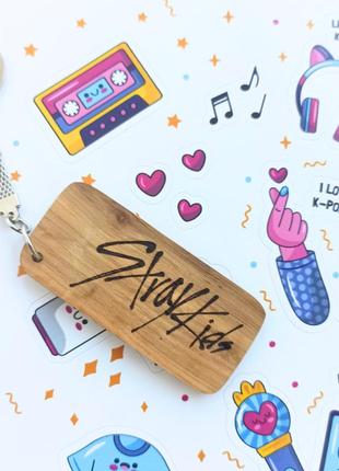 Брелок с гравировкой для ключей stray kids