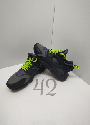 Чорні кросівки з яскравими салатовими шнурівками nike air huarache