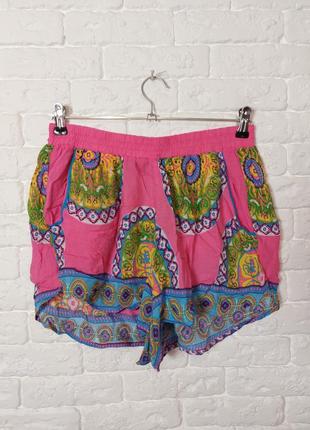 Фирменные легкие шорты