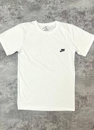 Футболка nike біла