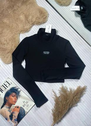 Стильний гольф з дуже м'якої та еластичної тканини.