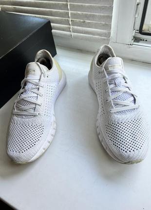 Кроссовки сетка белые under armour hovr оригинал размер 42,5 - 43 27,5 см в идеальном состоянии без дефектов5 фото