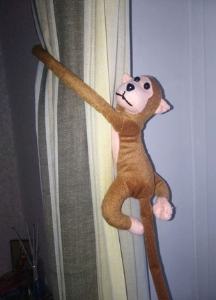 Плюшева мавпочка. тримач для штор