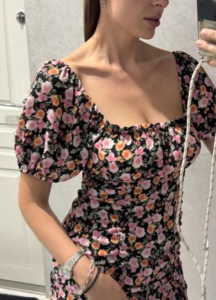 Платье в цветочный принт s-m