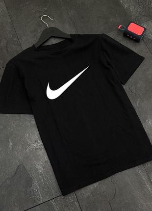 Футболка nike чорна,біла