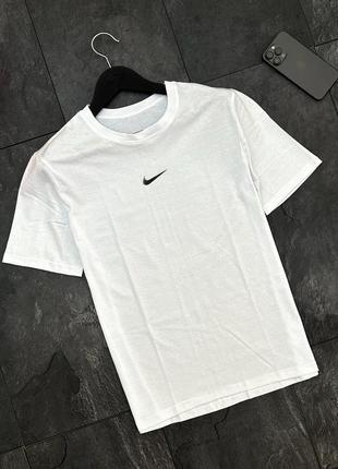 Футболка nike, біла, чорна
