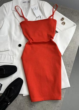 Плотное, красное платье по фигуре от zara