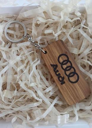 Брелок с гравировкой для ключей деревянный audi