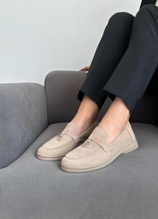 Бежеві замшеві лофери