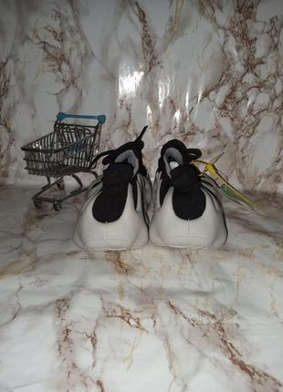 Круті чорні кросівки на сірій підошві7 фото