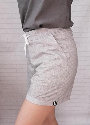 Женские шорты серого цвета трикотаж двухнитка. трикотажные женские шорты с карманами. размер m (44-46)