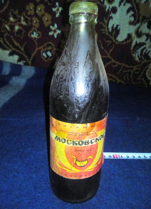 Бутылка с надписью московское пиво недорого