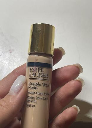 Тональна основа ester lauder