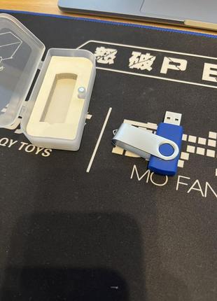 Флеш накопичувач на 16 гб