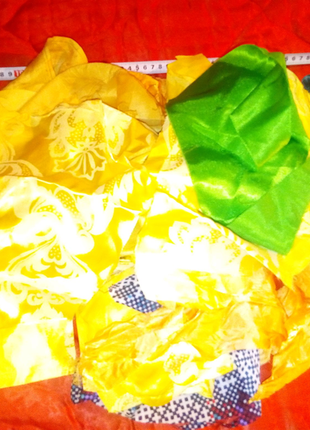 Набор ярких кусочков материи для карновальных костюмов недорого