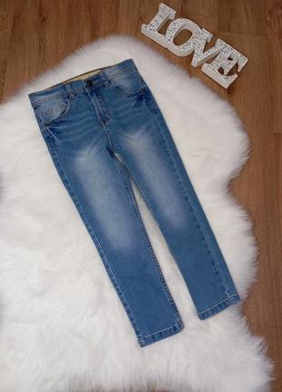 Базовые голубые джинсы для мальчика на 6-7 лет