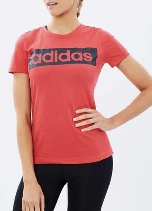 Яркая футболка adidas