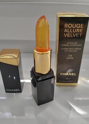 Гигиеническая желейная помада для губ "chanel rouge allure velvet" тон 001