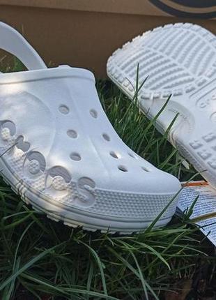 Белые женские кроксы фирмы crocs 36-41 на тонкой подошве2 фото