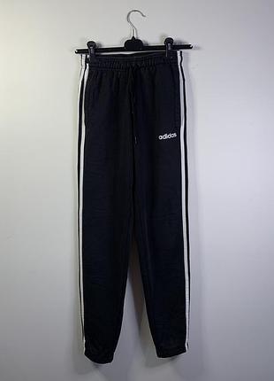 Спортивні штани adidas