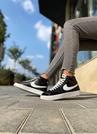 Жіночі кросівки nike blazer high black white знижка sale | smb3 фото