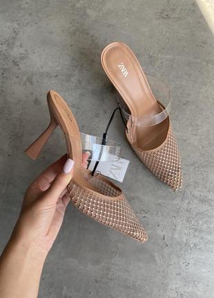 Виниловые туфли мюли со стразами zara