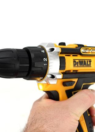 Аккумуляторный шуруповерт dewalt dcf680g2f (12v 2ah) с набором инструментов. шуруповерт деволт4 фото