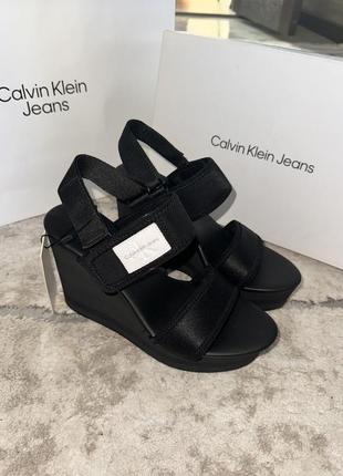 Босоніжки handbag calvin klein jeans sculpted conv shoulder bag mono k60k608690 bds