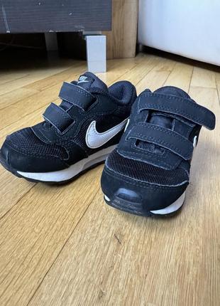 Кроссовки детские nike 22,5-23 оригинал