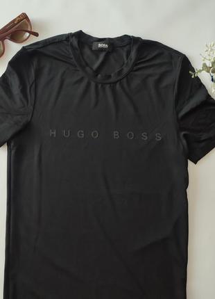Женская футболка hugo boss.