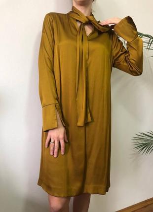 Изысканное атласное платье с рукавами шелковое