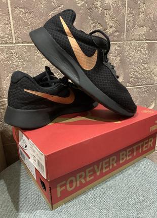Женские кроссовки nike