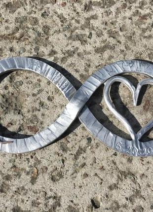 Знак бесконечности с сердцем