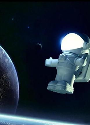 Нічник від usb космонавт