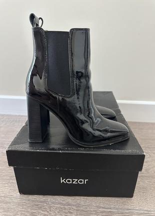 Лакові чоботи на підборах kazar
